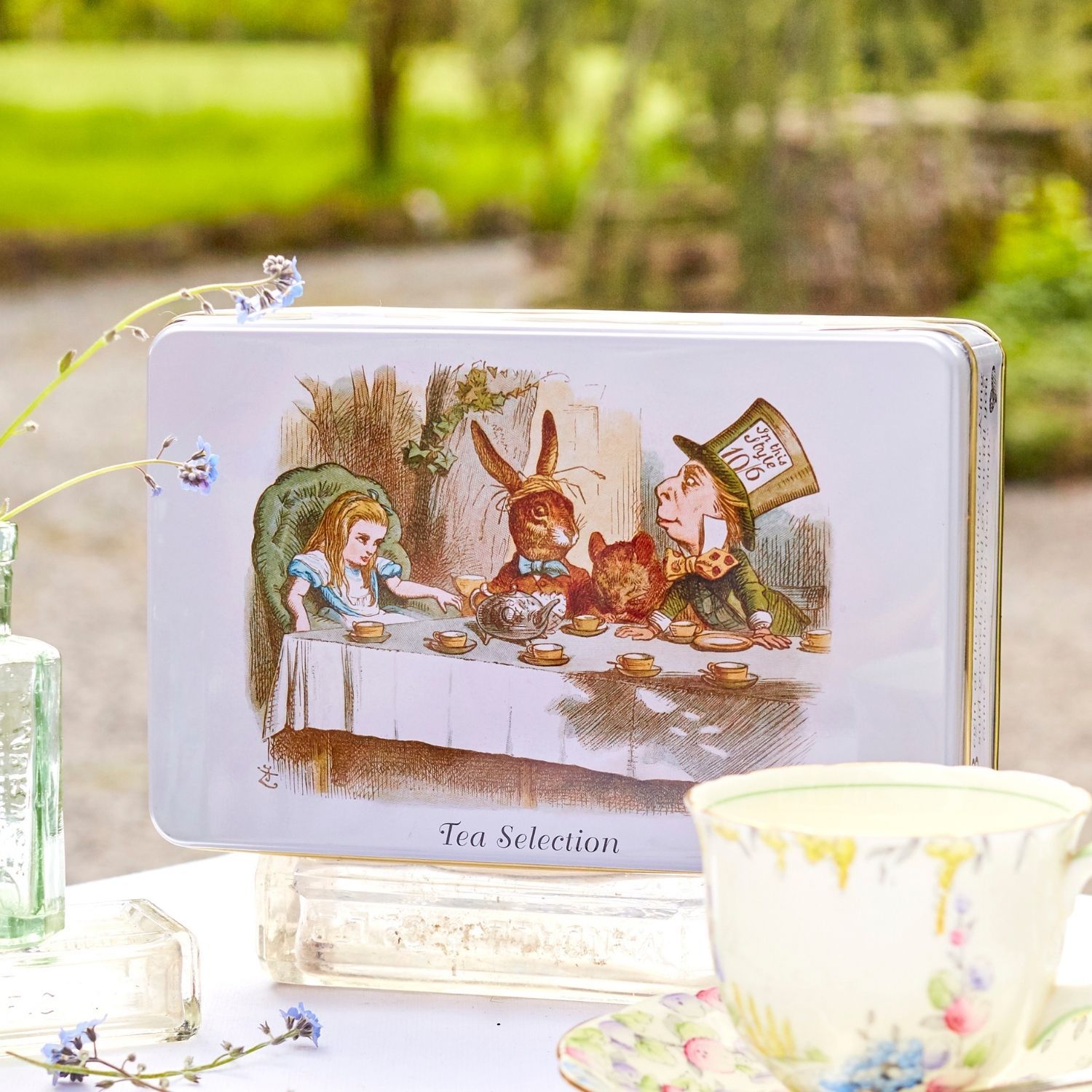 Alice in Wonderland English Tea Gift Tin with 100 teabag selection Black Tea New English Teas 